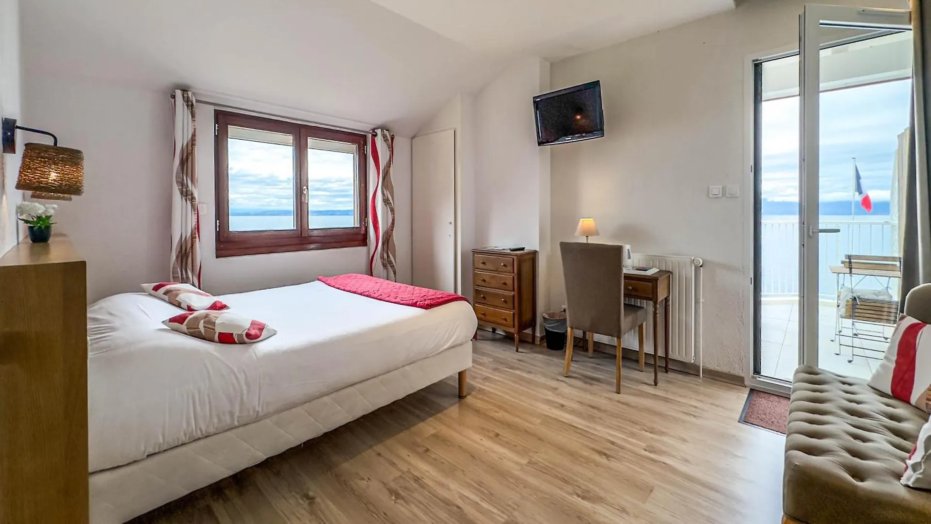 Hotel De La Plage Publier 3*,