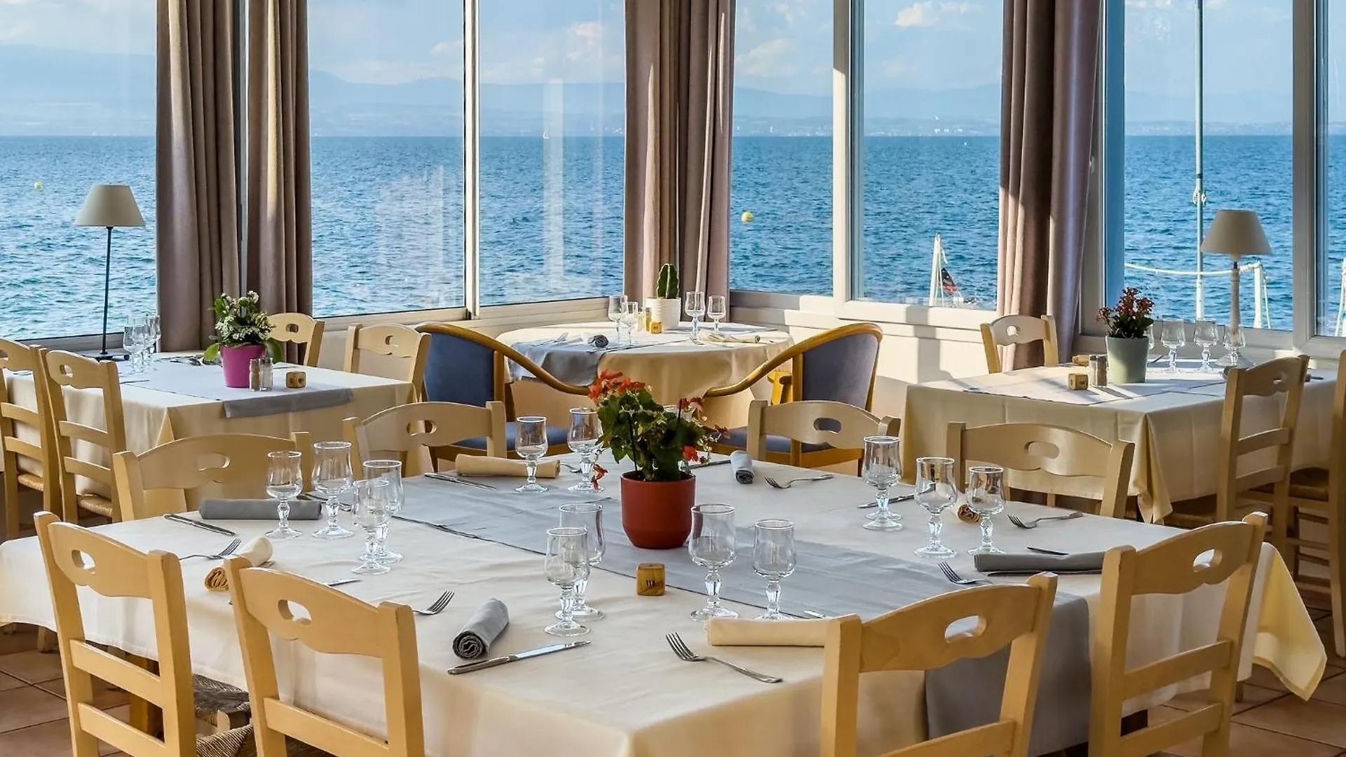 Hotel De La Plage Publier
